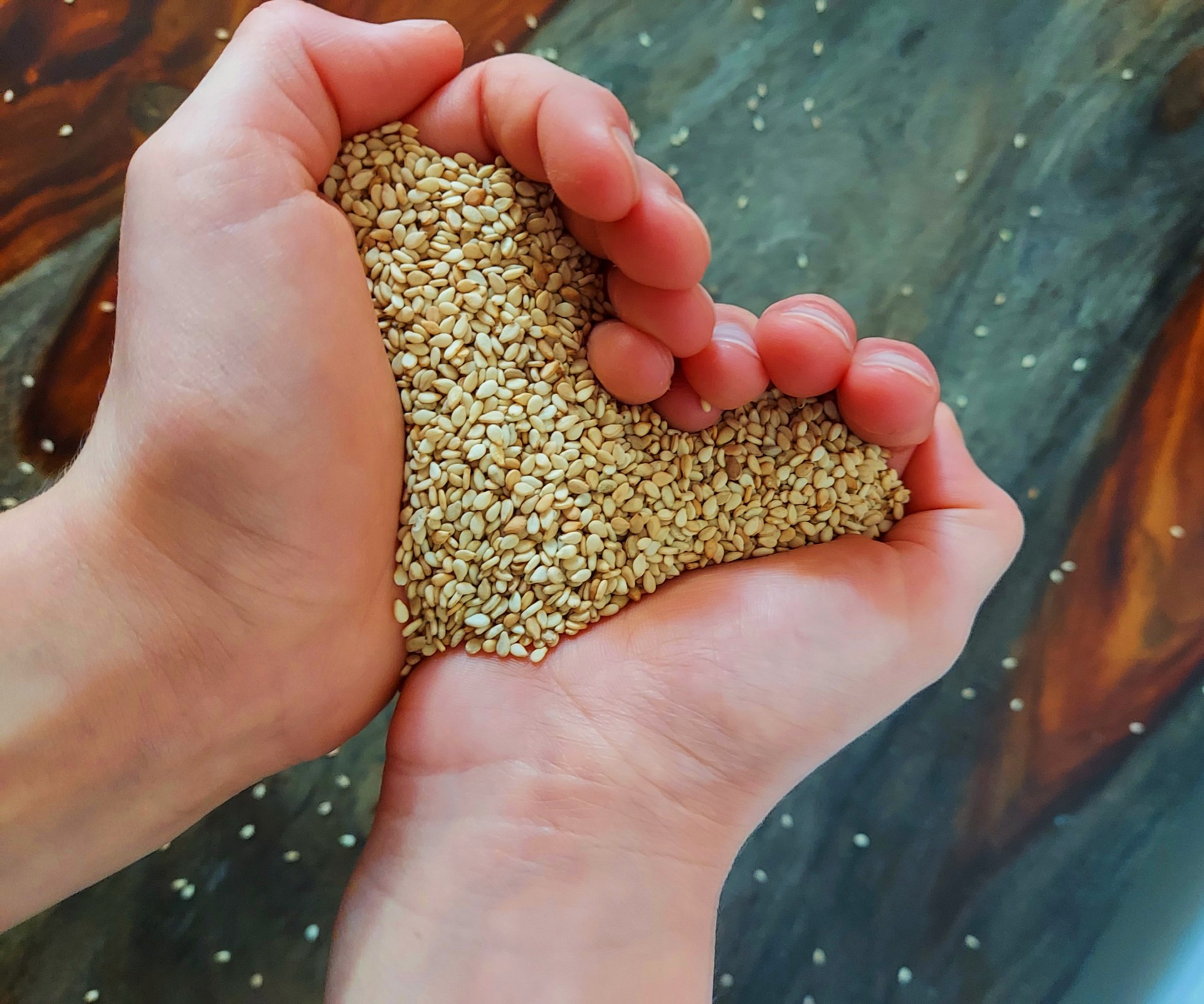 You are currently viewing SESAME SEEDS-TINY TREASURE TO IMPROVE YOUR SLEEP